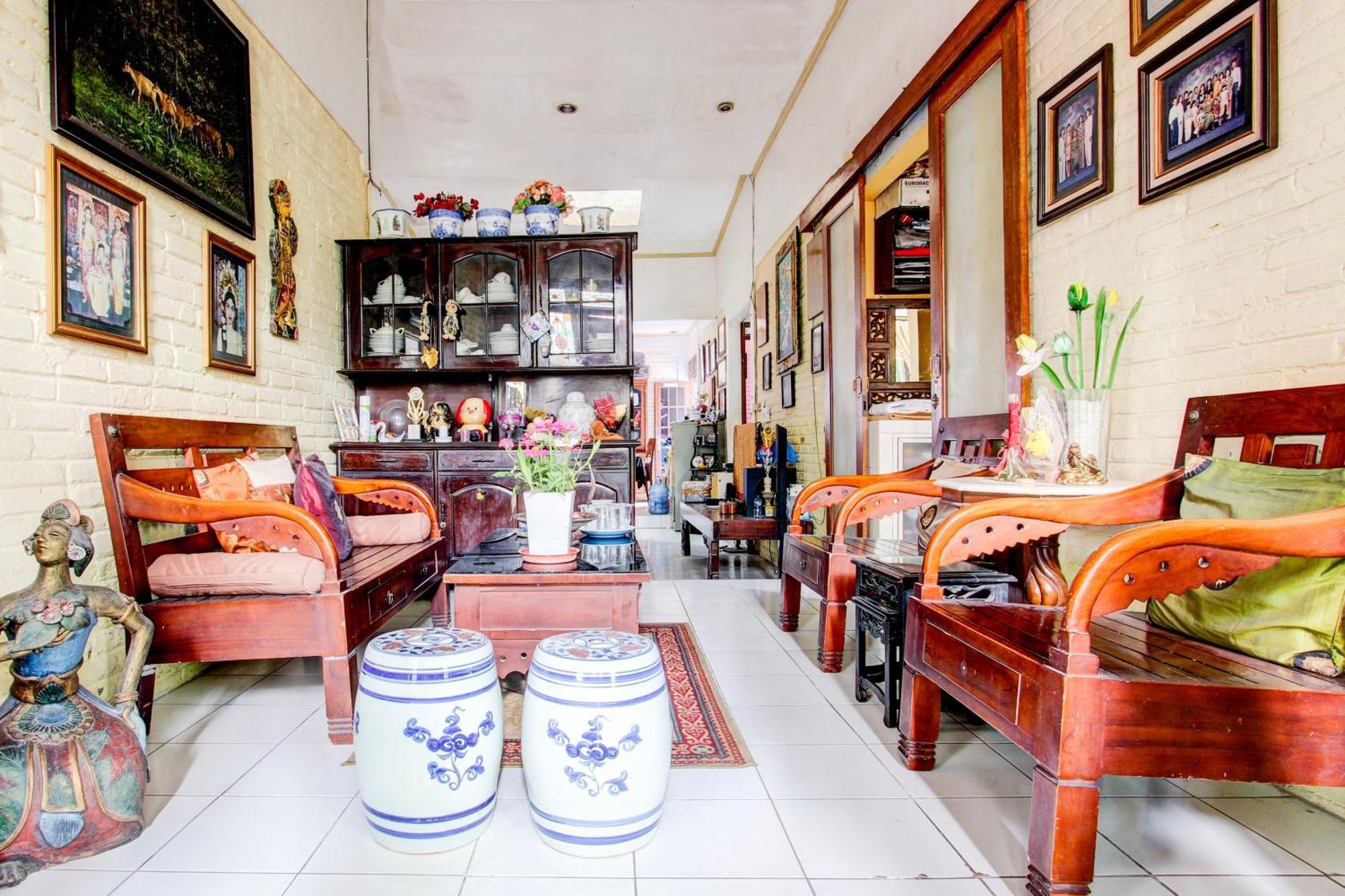 Hotel Oyo 94000 Omah Citra Genia