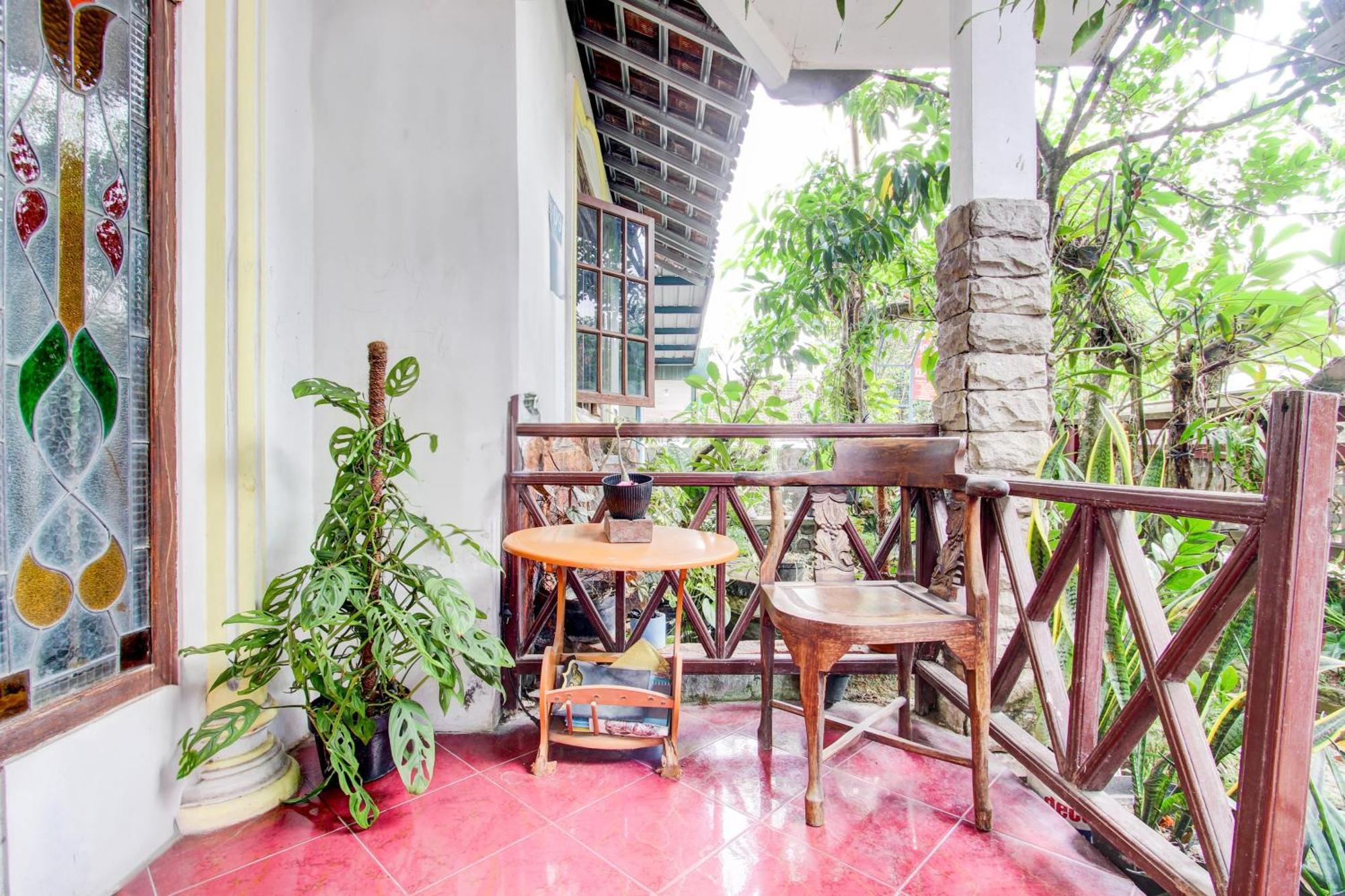 Oyo 94000 Omah Citra Genia Hotel 2*
